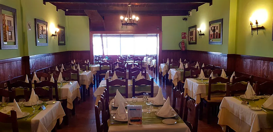 Restaurante Grill Cumbres Canarias mesas del restaurante